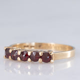 Anel vintage em ouro amarelo 9K com granadas (aproximadamente 0.50 ct), década de 70.