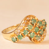 Anello vintage in oro giallo 18K con smeraldi (0.20ctw ca.) e diamanti (0.10ctw ca.), anni ‘70/‘80