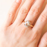 Vintage-Gänseblümchenring aus 9-karätigem Gelbgold mit Aquamarin (ca. 2 Karat) und Diamanten (ca. 0.18 Karat), Jahr 2005