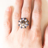 Vintage-Pagodenring aus 14-karätigem Gelbgold mit Saphiren (ca. 1.20 ctw) und Opalen (ca. 1.10 ctw), 70er Jahre