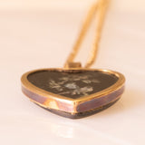 Vintage-Halskette aus 9-karätigem Gelbgold mit herzförmigem Anhänger aus 9-karätigem Gelbgold mit Onyx- und Triplet-Opal-Mosaik