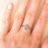 Vintage 9K yellow and white gold daisy ring with blue topaz (0.50ct approx.) and diamonds (0.08ctw approx.)