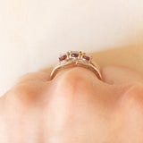 Trilogy vintage in oro giallo 9K con granati (1.20ctw ca.) e diamanti, anni ‘90
