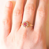 Anello a margherita vintage in oro giallo e bianco 14K con tormalina rosa (0.50ct ca.) e diamanti (0.08ctw ca.), anni ‘70