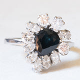 Vintage-Gänseblümchenring aus 18-karätigem Weißgold mit Saphir (ca. 2 ct) und Diamanten im Brillant- und Marquise-Schliff (ca. 1.40 ctw), 70er Jahre
