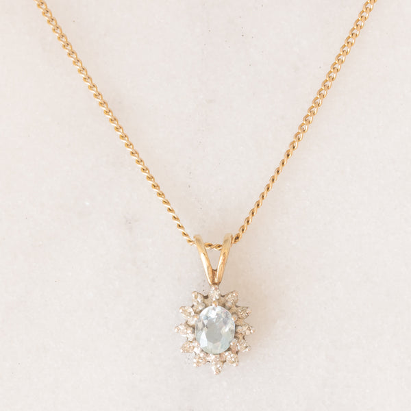 Collana vintage con catenina in oro giallo 9K e con ciondolo a margherita in oro giallo 9K con acquamarina (0.30ct ca.) e diamanti (0.06ctw ca.)
