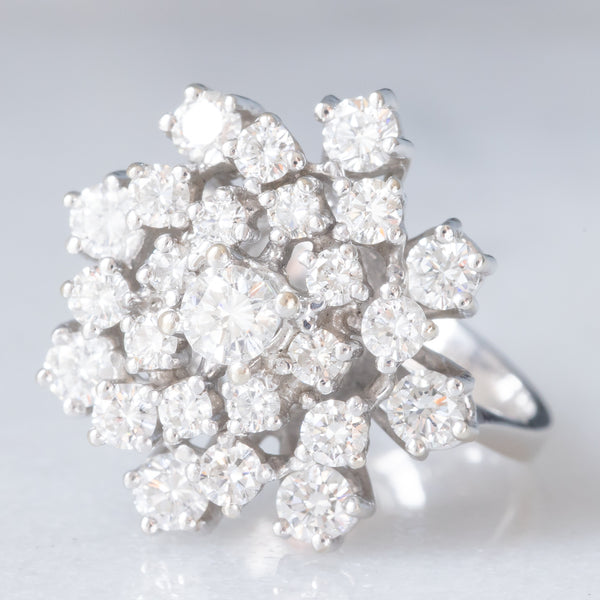 Anello a fiocco di neve vintage in oro bianco 18K con diamanti di taglio brillante (1.33ctw ca.), anni ‘70