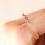 Solitario vintage in oro giallo 9K con opale (0.15ct ca.), anno 1978