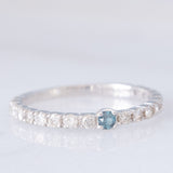Mezzo eternity vintage in oro bianco 18K con alessandrite (0.06ct) e diamanti (0.45ctw), anni ‘2000