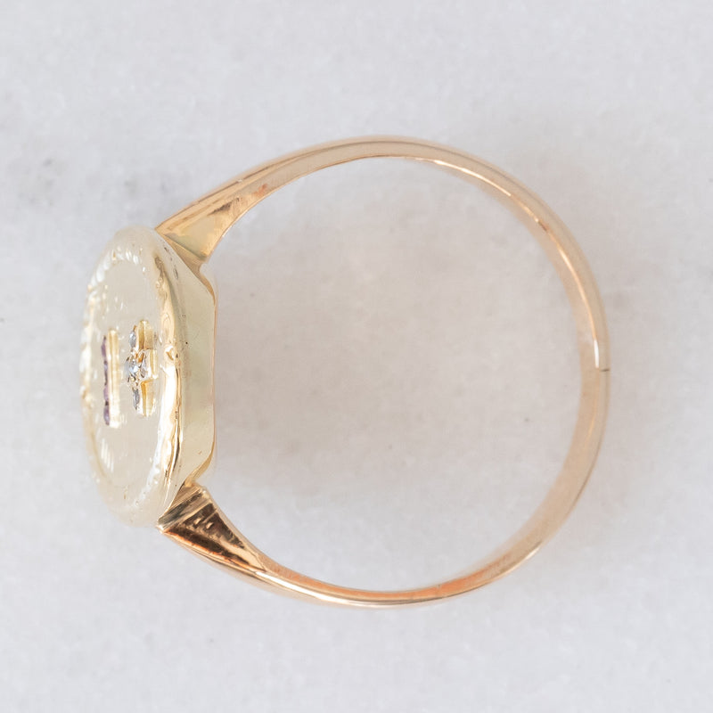 Anello “Plus qu’hier moins que demain” vintage in oro giallo 18K con diamanti e rubini