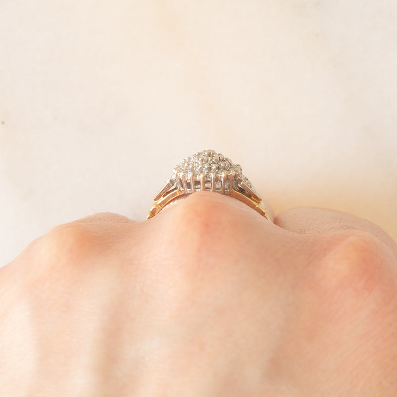Anello a fiore vintage in oro giallo e bianco 9K con diamanti (0.20ctw ca.), anno 1994
