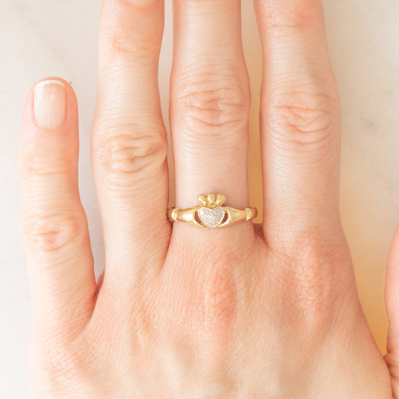 Anello Claddagh vintage in oro giallo e bianco 9K con diamante
