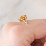 Solitario in oro giallo 9K con quarzo citrino di taglio a cuore (2.18ct ca.) e diamanti