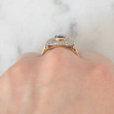Anello a margherita vintage in oro giallo 18K con zaffiro e diamanti di taglio brillante (0.30ctw ca.), anni ‘70