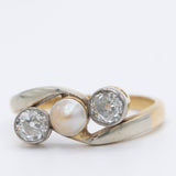 Trilogy antico in oro giallo 18K e argento con diamanti di taglio vecchia miniera (0.70ctw ca.) e perla bianca, primi del ‘900
