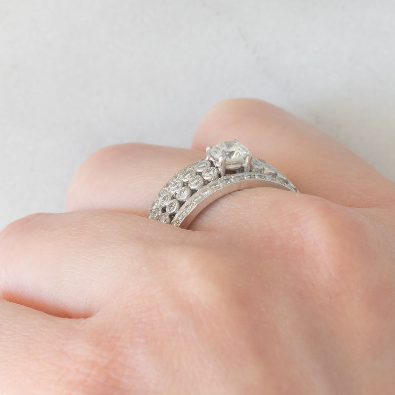 Anello a fascia vintage in oro bianco 14K con diamanti di taglio brillante (1.38ctw ca.), anni ‘80