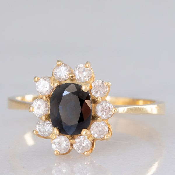 Anello a margherita vintage in oro giallo 18K con zaffiro (0.70ct ca.) e diamanti di taglio brillante (0.40ctw ca.), anni ‘80/‘90