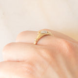 Anello Claddagh vintage in oro giallo e bianco 9K con diamante