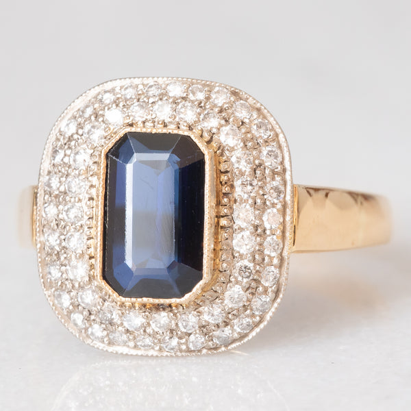 Anello a margherita vintage in oro giallo 18K con zaffiro e diamanti di taglio brillante (0.30ctw ca.), anni ‘70