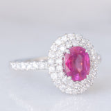 Anello a margherita moderno in platino con rubino (1.51ct) e diamanti (0.72ctw), anni ‘2000