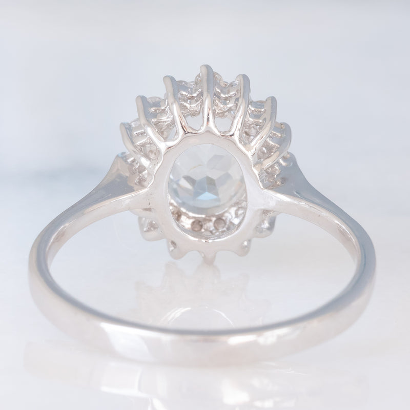Anello a margherita in oro bianco 9K con acquamarina (1ct ca.) e diamanti di taglio brillante (0.16ctw ca.), anno 2006