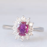 Anello a margherita vintage in platino con rubino (0.62ct) e diamanti (0.36ctw), anni ‘70/‘80