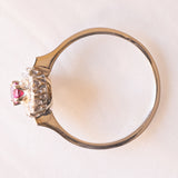 Vintage Gänseblümchen-Ring aus 18 Karat Weißgold mit Rubin (ca. 0.20 Karat) und Diamanten (ca. 0.25 Karat), 60er Jahre
