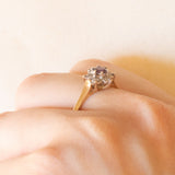 Anello a margherita vintage in oro giallo e bianco 9K con rubino (0.40ct ca.) e diamanti (0.06ctw ca.)