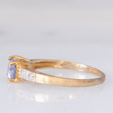 Solitario moderno in oro giallo 9K con tanzanite (0.70ct ca.) e zirconi bianchi