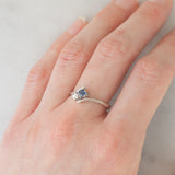 Toi et Moi vintage in oro bianco 14K con zaffiro (0.15ct ca.) e diamante, anni ‘70