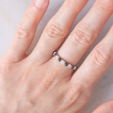 Mezzo eternity in platino con diamanti bianchi e neri (1ctw), anni ‘2000
