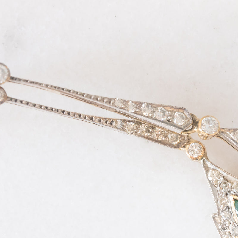 Orecchini Art Déco in oro giallo e bianco 14K con smeraldo, zaffiri, diamanti (0.45ctw ca.) e perle bianche, anni ‘30