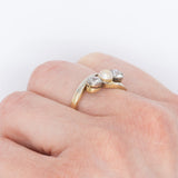 Trilogy antico in oro giallo 18K e argento con diamanti di taglio vecchia miniera (0.70ctw ca.) e perla bianca, primi del ‘900