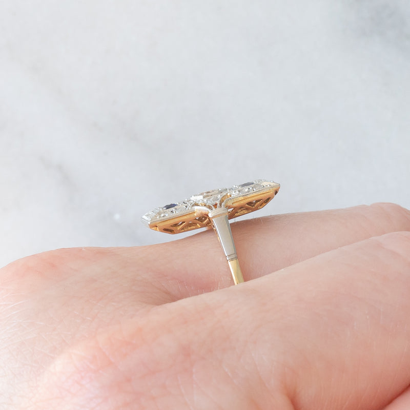 *RISERVATO* Anello Art Déco in oro giallo e bianco 18K con diamanti e zaffiri, anni ‘30