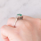 Trilogy vintage in stile Art Déco in platino con smeraldo (0.90ct) e diamanti (0.46ctw), anni ‘80