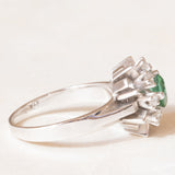 Vintage 14K white gold daisy ring with green tourmaline (0.70ct approx.) and brilliant cut diamonds (0.50ctw approx.), 70s