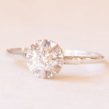 Retro-Solitär aus 18 Karat Weißgold mit Diamant im Brillantschliff (ca. 0.35 ct), 40er Jahre