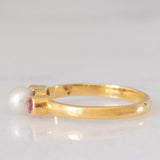 Trilogie vintage en or jaune 18 carats avec rubis (environ 0.14 ct) et perle blanche, années 60/70