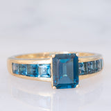 Anello vintage in oro giallo 9K e topazi azzurri (2.80ctw ca.), anni ‘90