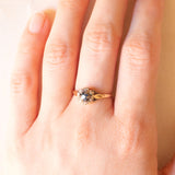 Vintage-Gänseblümchenring aus 9-karätigem Gelbgold mit Saphir (ca. 0.30 ct) und Diamanten (ca. 0.06 ctw), 1980