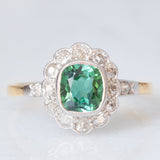 Anello a margherita antico in oro giallo 18K con tormalina verde (1ct ca.) e diamanti di taglio vecchia miniera (0.50ctw ca.), anni ‘20/‘30