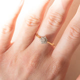 Vintage-Blumenring aus 18-karätigem Gelb- und Weißgold mit Diamanten im Brillantschliff (ca. 0.27 ctw), 1991