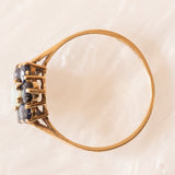 Bague fleur vintage en or jaune 9 carats avec saphirs (environ 0.80 ct) et opale (environ 0.15 ct), années 80