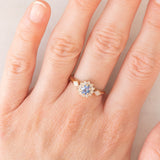 Anello a margherita vintage in oro giallo 9K con zaffiro (0.35ct ca.) e diamanti (0.14ctw ca.), anni ‘80
