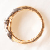 Кольцо с абстрактным рисунком из желтого и белого золота 18 карат с бриллиантами (центральная треугольная огранка, вес около 0.33 карата) и рубином грушевидной огранки (около 0.25 карата), 70-е/80-е годы.