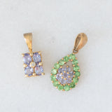 Coppia di ciondoli vintage in oro giallo 9K con tanzaniti e diamante e in oro giallo 8K con tanzaniti e peridoti
