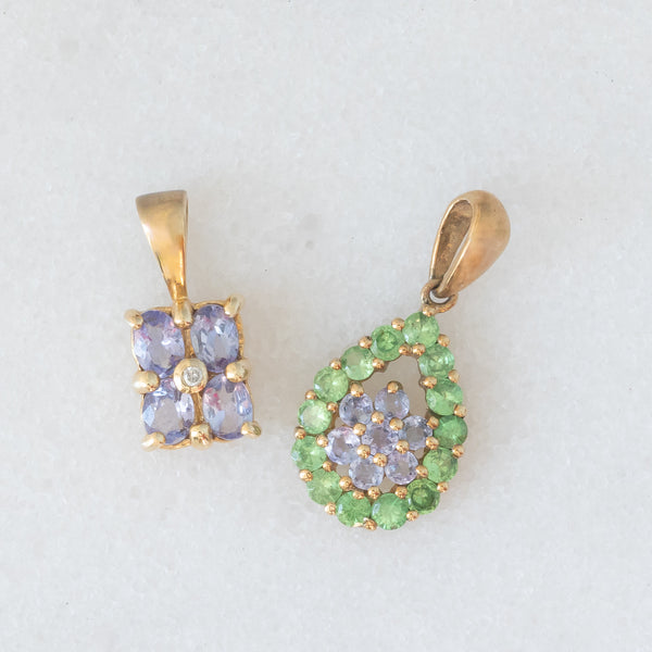 Coppia di ciondoli vintage in oro giallo 9K con tanzaniti e diamante e in oro giallo 8K con tanzaniti e peridoti