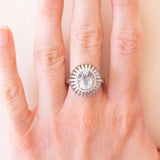 Vintage-Ring aus 18-karätigem Weißgold mit Aquamarin (ca. 2 ct) und Diamanten im Brillantschliff (ca. 0.12 ctw), 80er/90er Jahre