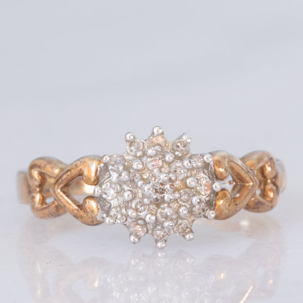 Anello a fiore vintage in oro giallo e bianco 9K con diamanti (0.15ctw ca.), anni ‘80