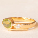 Vintage 18K yellow gold ring with peridot (0.75ct approx.) and diamonds (0.06ctw approx.), 70s/80s